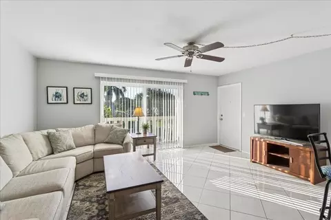 95 North Blvd #2B, Boynton Beach, FL 33435