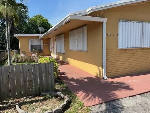 5826 Pierce St, Hollywood, FL 33021