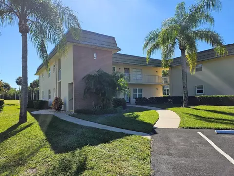 9 Vista Gdns #106, Vero Beach, FL 32962