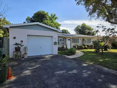 421 NW 76th Ter, Pembroke Pines, FL 33024