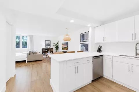 2301 Collins Ave #323, Miami Beach, FL 33139