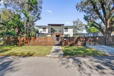 701 NE 164th St, Miami, FL 33162