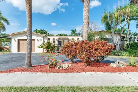 9611 NW 3rd St, Pembroke Pines, FL 33024
