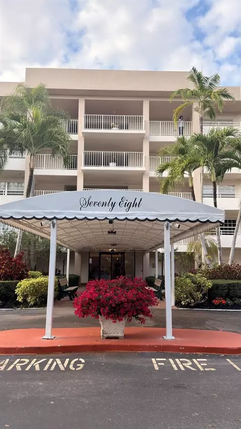 3960 Oaks Clubhouse Dr #502, Pompano Beach, FL 33069