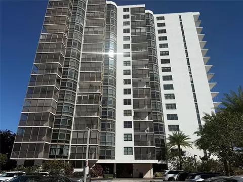 3375 N Country Club Dr #1005, Miami, FL 33180