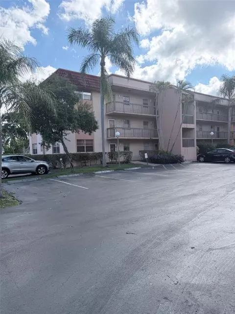 3040 Holiday Springs Blvd #110, Margate, FL 33063