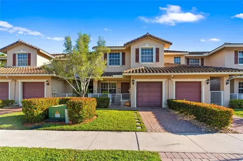 3342 Lakeside #3342, Davie, FL 33328