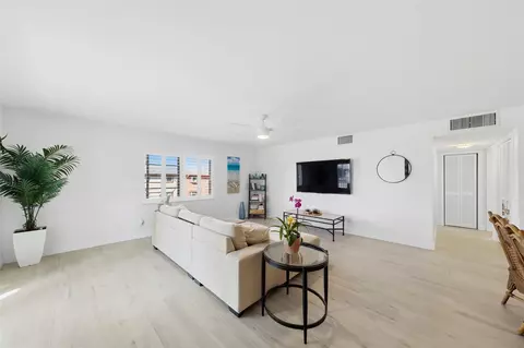 1450 N Riverside Dr #201, Pompano Beach, FL 33062