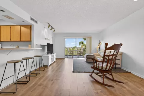 2205 S Cypress Bend Dr #604, Pompano Beach, FL 33069