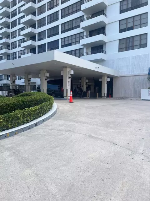 600 Three Islands Blvd #1015, Hallandale Beach, FL 33009