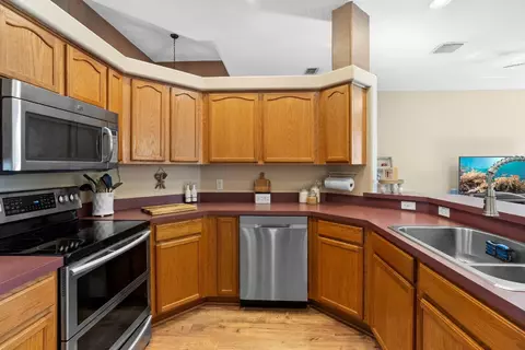 Kitchen - 6480 Fall St, Saint Cloud, FL 34771 photo 3 of 4