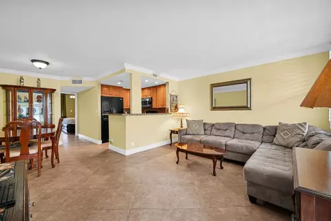 9121 Sunrise Lks #106, Sunrise, FL 33322
