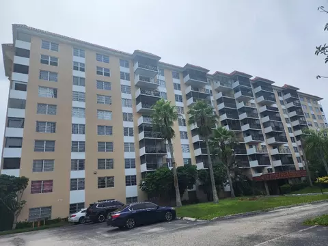 4174 Inverrary Dr #811, Lauderhill, FL 33319