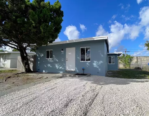 1774 Lauderdale Manor Dr, Fort Lauderdale, FL 33311