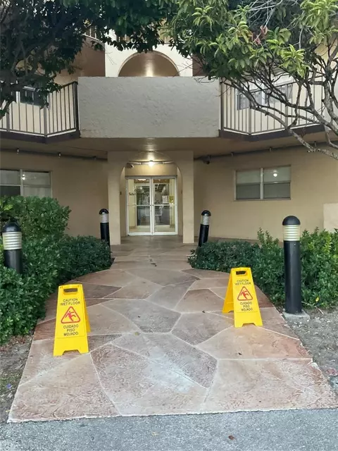 6201 N Falls Circle Dr #309, Lauderhill, FL 33319