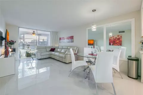 9380 Sunrise Lks #207, Sunrise, FL 33322