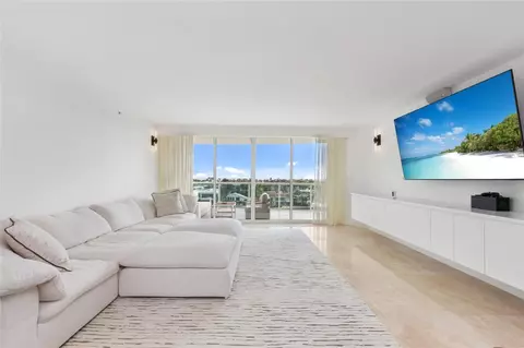 20201 E Country Club Dr #706, Aventura, FL 33180
