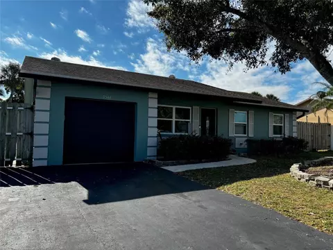 9548 Richmond Cir, Boca Raton, FL 33434
