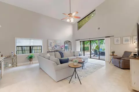 2524 La Cristal Cir, Palm Beach Gardens, FL 33410