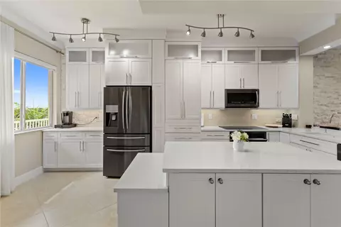 3500 Oaks Clubhouse Dr #505, Pompano Beach, FL 33069
