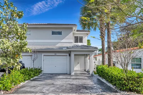 808 NE 15th Ave, Fort Lauderdale, FL 33304