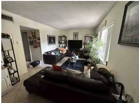 415 NE 2nd #111, Hallandale Beach, FL 33009