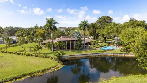 5300 White Oak Ln, Tamarac, FL 33319
