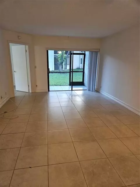 5583 Courtyard Dr #5583, Margate, FL 33063