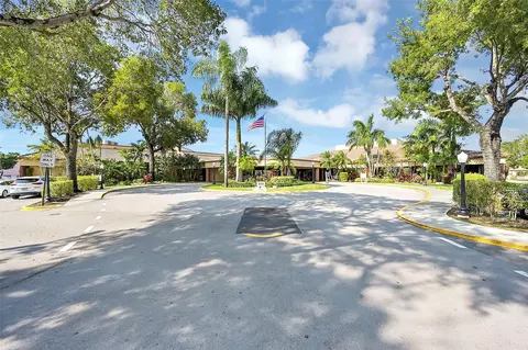 8880 Sunrise Lakes Blvd #209, Sunrise, FL 33322