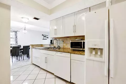 5570 NW 44th St #518A, Lauderhill, FL 33319