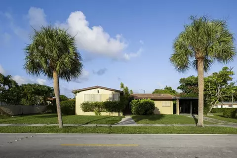 18140 S Glades Dr, North Miami Beach, FL 33162