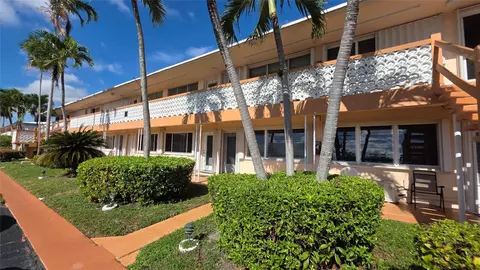 1030 SW 11th St #5M, Hallandale Beach, FL 33009