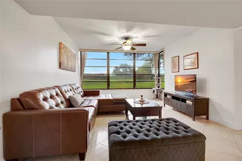 1502 Whitehall Dr #106, Davie, FL 33324