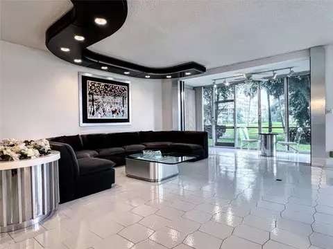 800 Cypress Grv #106, Pompano Beach, FL 33069