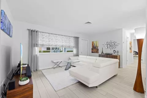 2439 Polk #10, Hollywood, FL 33020