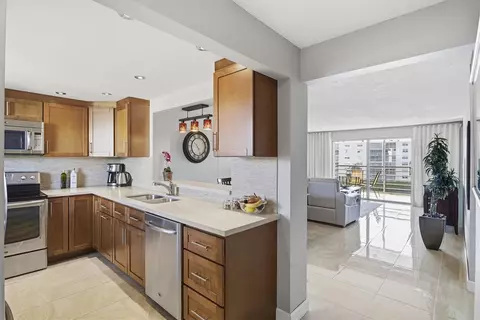 311 SE 3rd St #410, Dania Beach, FL 33004