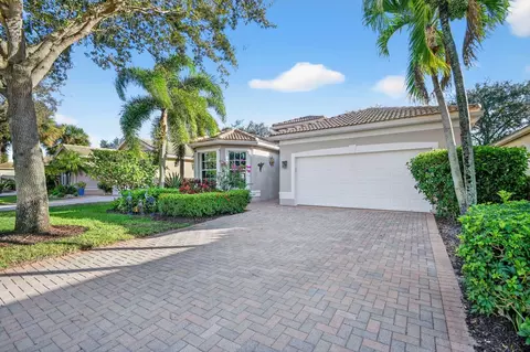 8266 Sandpiper Glen Dr, Lake Worth, FL 33467