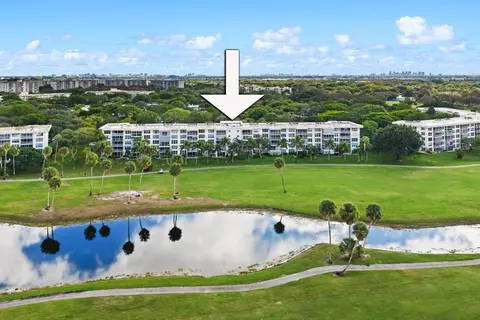 3970 Oaks Clubhouse #203, Pompano Beach, FL 33069