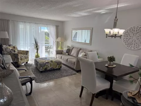 9400 Sunrise Lakes Blvd #307, Sunrise, FL 33322