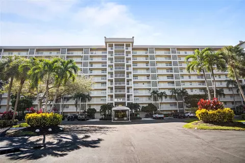 3510 Oaks Way #802, Pompano Beach, FL 33069