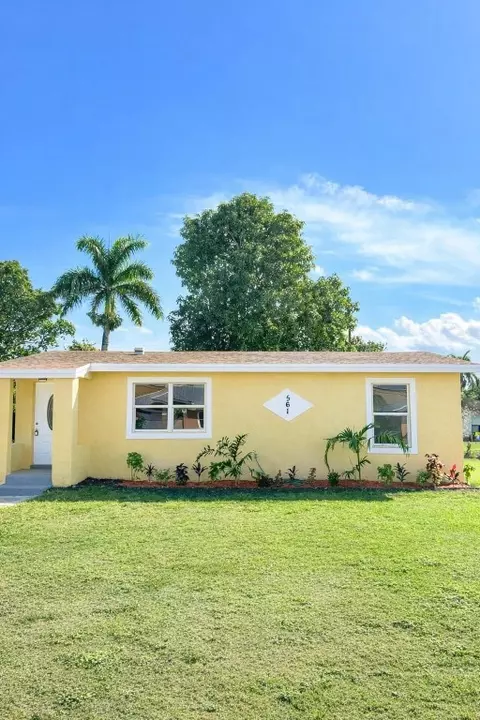 561 14th, Belle Glade, FL 33430