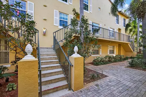 1040 Lake Shore Dr #203, Lake Park, FL 33403