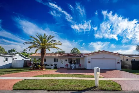 11040 NW 16th St, Pembroke Pines, FL 33026