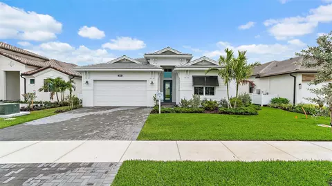 9508 St Germain Dr, Palm Beach Gardens, FL 33412