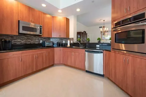 16101 Emerald Ests #457, Weston, FL 33331