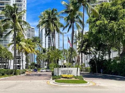 20505 E Country Club Dr #PH33, Aventura, FL 33180