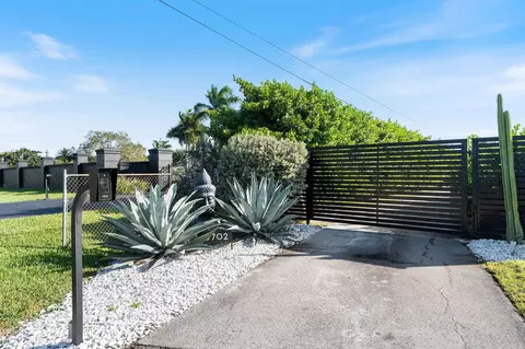 5702 SW 136 Ave, Southwest Ranches, FL 33330