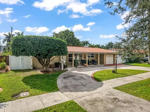1032 NE 4th Ct, Hallandale Beach, FL 33009