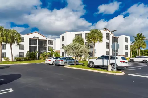 210 Lake Pointe Dr #103, Oakland Park, FL 33309