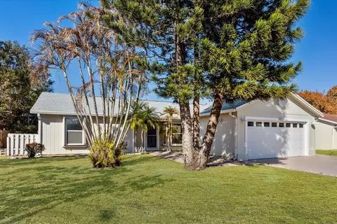 1533 SE Minorca Ave, Port Saint Lucie, FL 34952